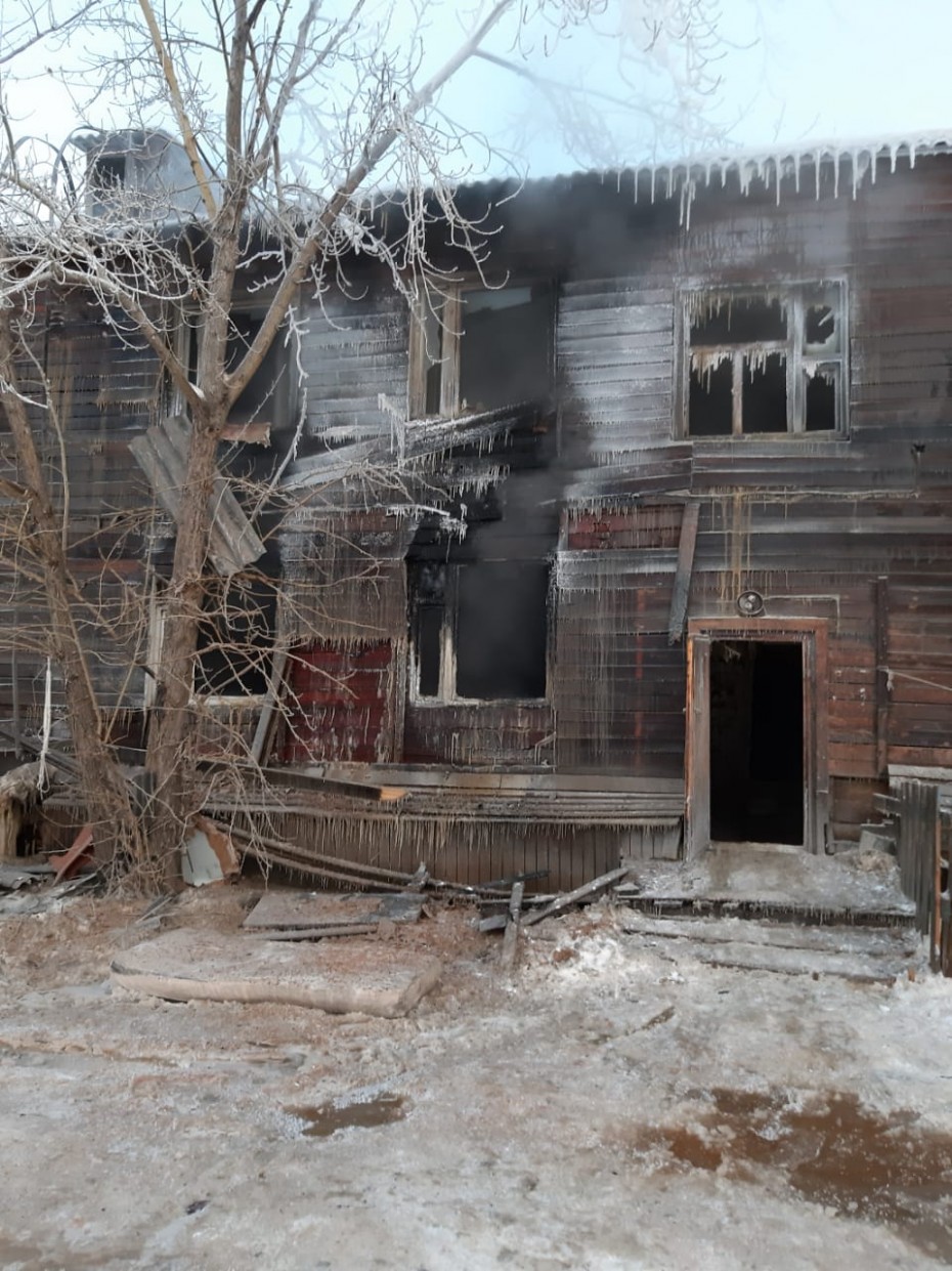 Пострадавшим от пожара в доме по ул. Дежнева оказывают помощь