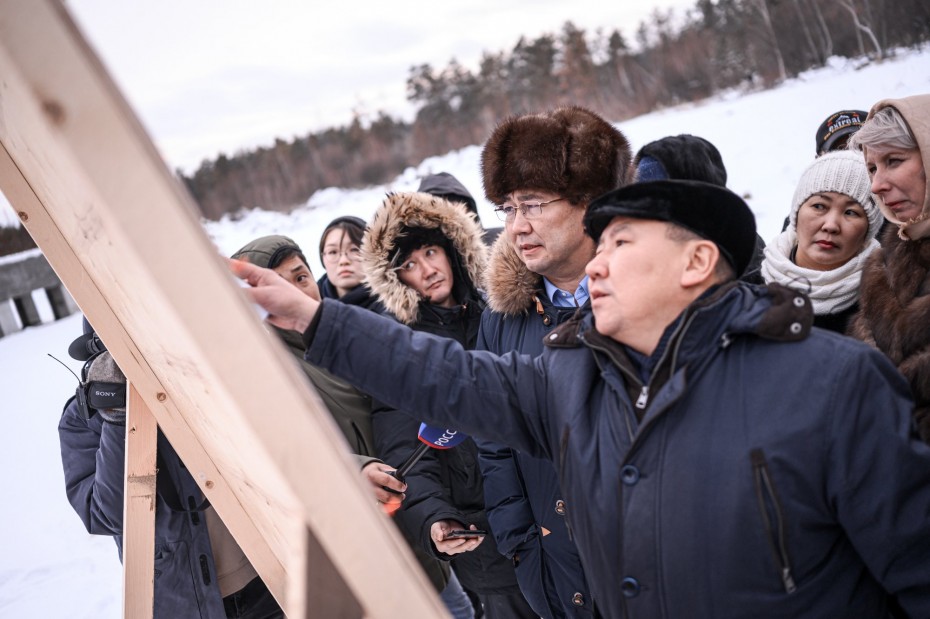Глава Якутии проверил строительство объектов здравоохранения