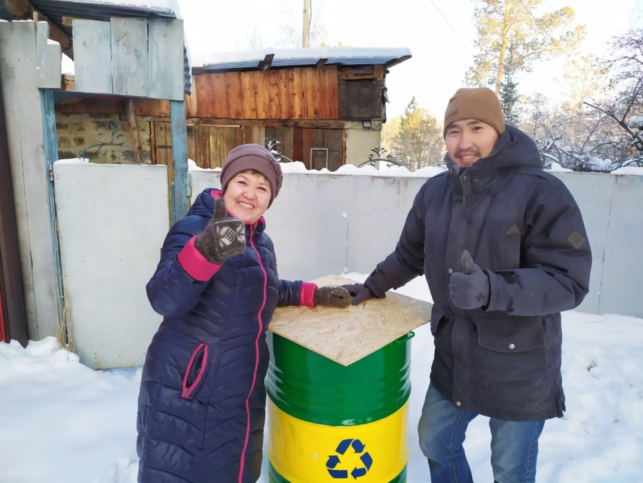 «Полезная бочка»: Якутскэкосети установили специальные тары для хранения ТКО