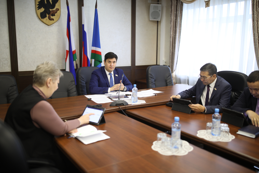 Депутаты Гордумы рассмотрели в первом чтении проект бюджета города Якутска в сфере ЖКХ