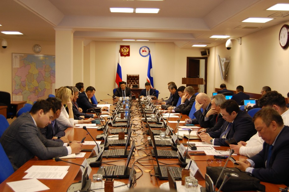 Реформу обращения с отходами обсудили с главами районов Якутии
