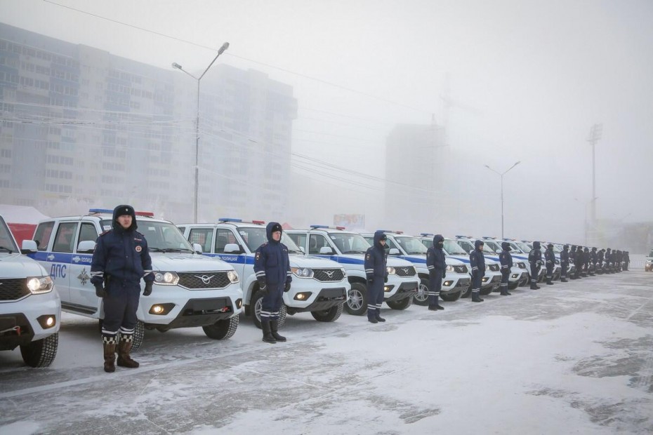 Сотрудникам ГАИ Якутии вручены ключи от 62 новых патрульных автомобилей