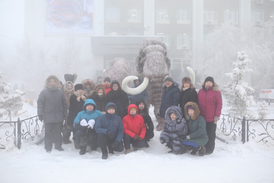 В центре Якутска появилась семья мамонтов