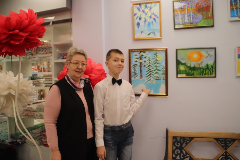 В Якутске открылась выставка «Жизнь в красках»
