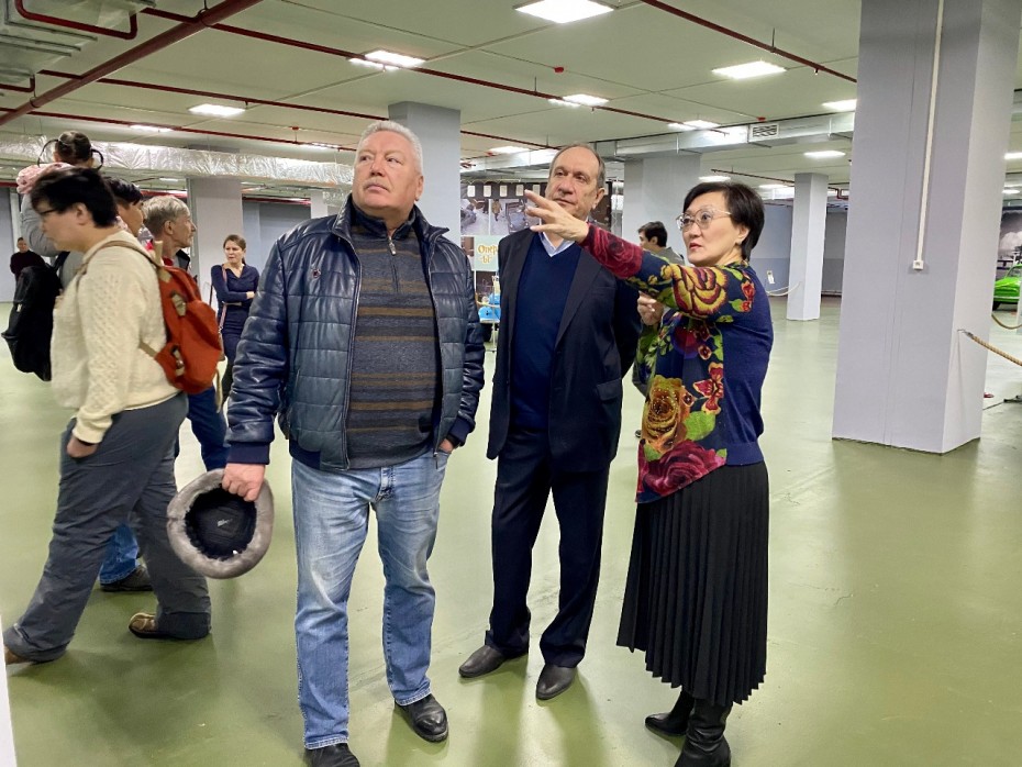 Сардана Авксентьева посетила открытие музея ретро техники