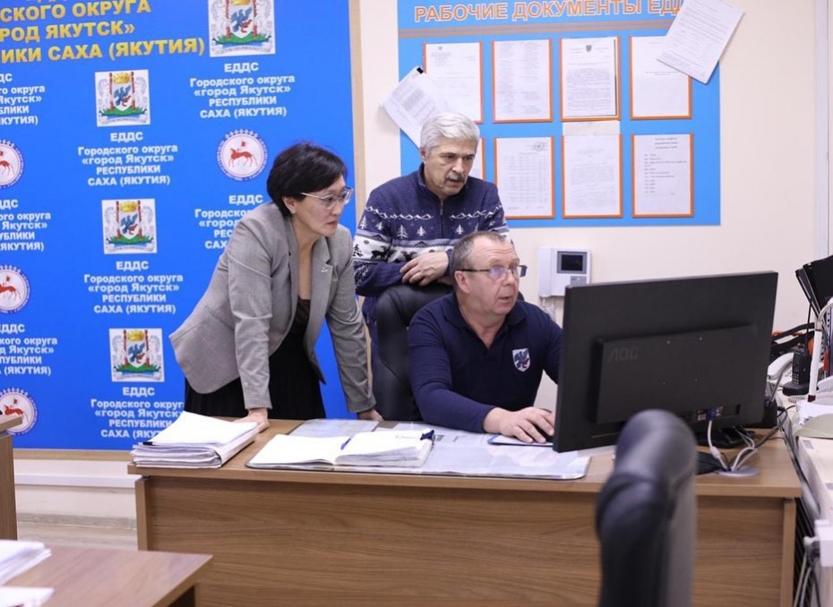 Мэр Якутска проверила работу оперативных служб города на праздничном дежурстве