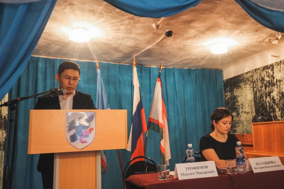Максим Трофимов провел отчет Окружной администрации перед населением в Табаге