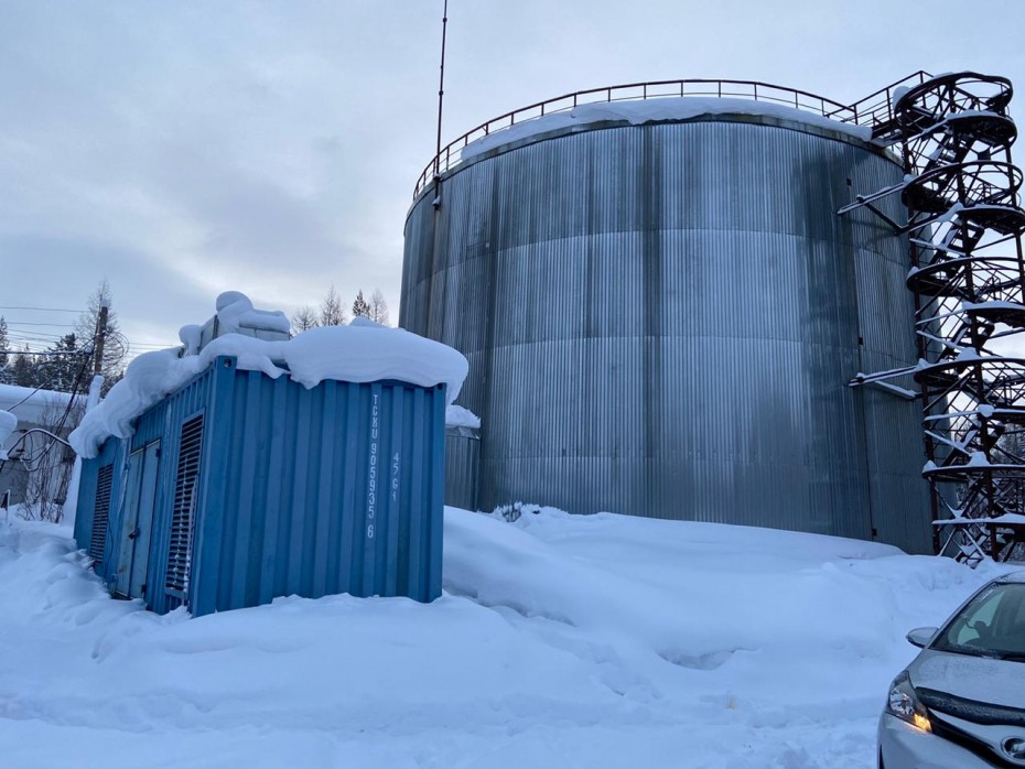 Заместитель министра ЖКХ и энергетики Якутии Виктор Романов осмотрел водозаборные скважины в Алдане