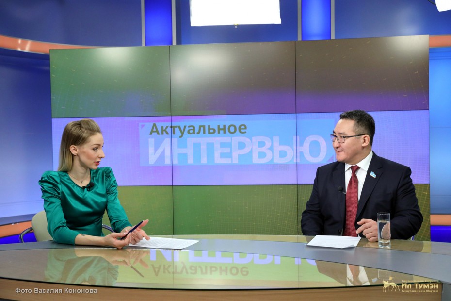 Спикер Ил Тумэн рассказал об инициативах якутского парламента в Конституцию РФ