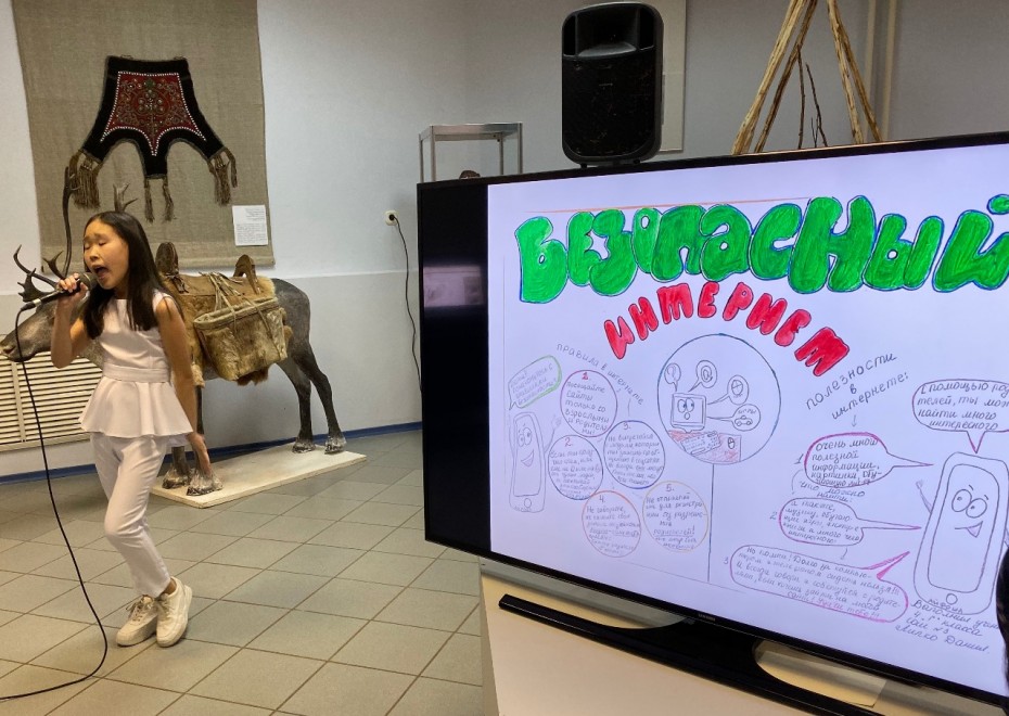 В Якутске состоялось закрытие конкурса-выставки плакатов «Безопасный интернет»