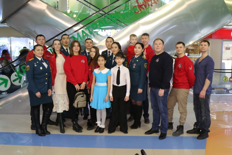 МЧС и ОНФ провели акцию «случайный вальс» в Якутске