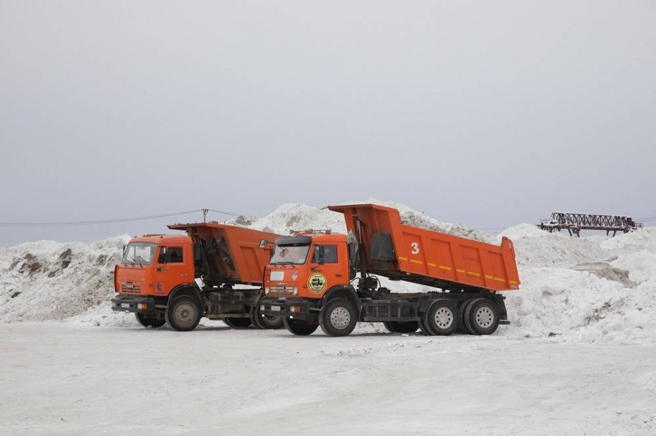 В Якутске за сутки вывезено более 3 тысяч кубов снега
