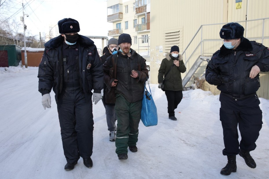 В Якутске провели акцию по профилактике коронавируса среди бездомных 