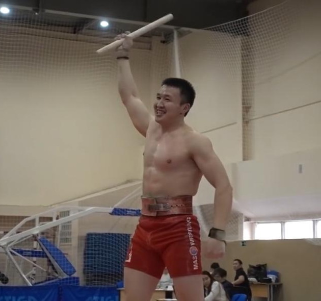 Спасатель Республиканской службы спасения занял первое место на Чемпионате Якутии по мас-реслингу