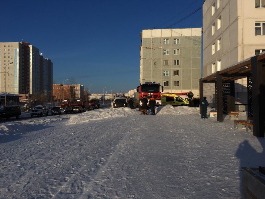 Три человека пострадали при пожаре в жилом доме в Якутске