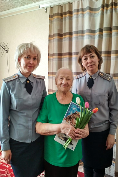 Сотрудники ИК № 7 поздравили женщин-ветеранов с наступающим Международным женским днем