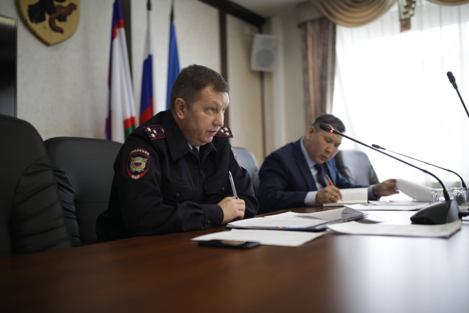 В Окружной администрации Якутска обсудили методы борьбы с «алкоточками»