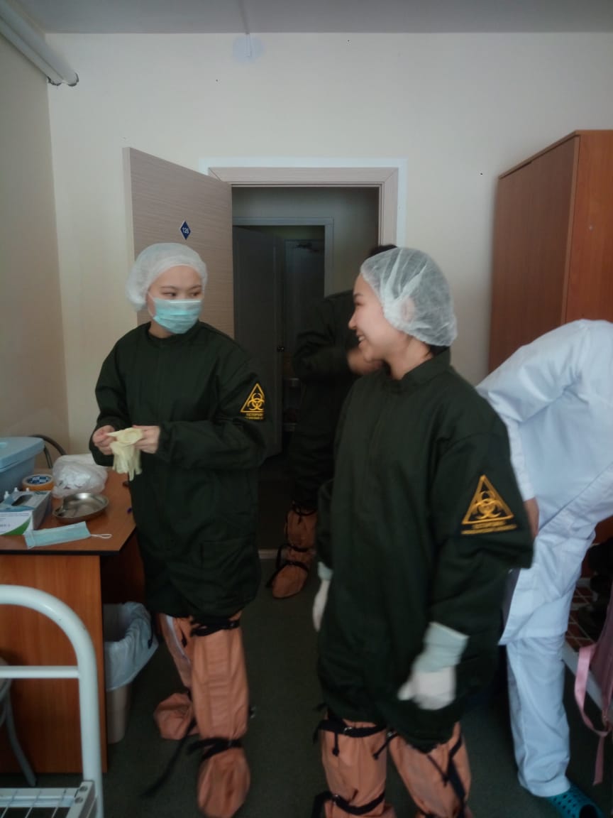 Волонтеры-студенты работают по предотвращению новой коронавирусной инфекции COVID-19