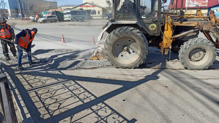 На каких улицах Якутска сегодня проводится уборка пыли и ямочный ремонт?