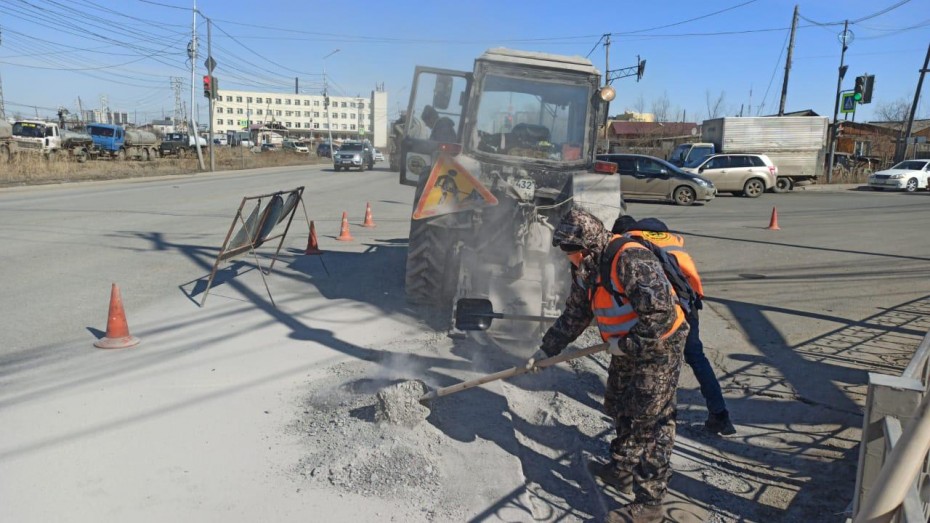 Плановая уборка пыли и ямочный ремонт улиц в Якутске на 30 апреля
