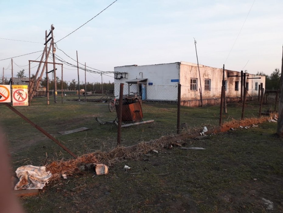Работник сельской электростанции погиб под крышей, которую снесло порывом ветра