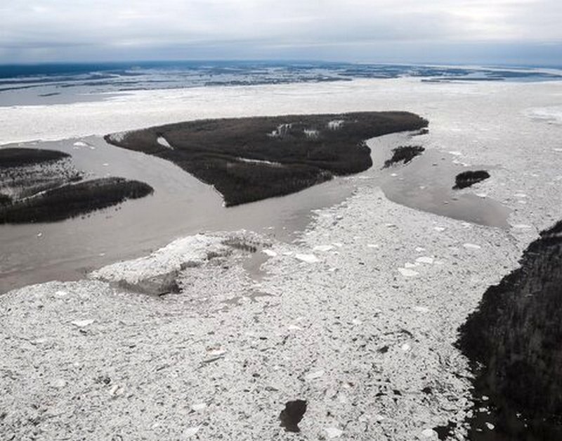 Активная фаза ледохода на реке Лене проходит на территории Намского улуса