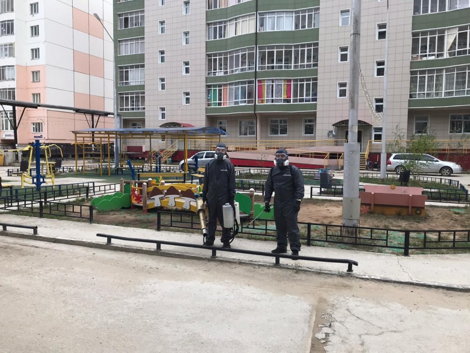 В Якутске проведена заключительная дезинфекция мест общего пользования МКД, где находились люди с COVID-19