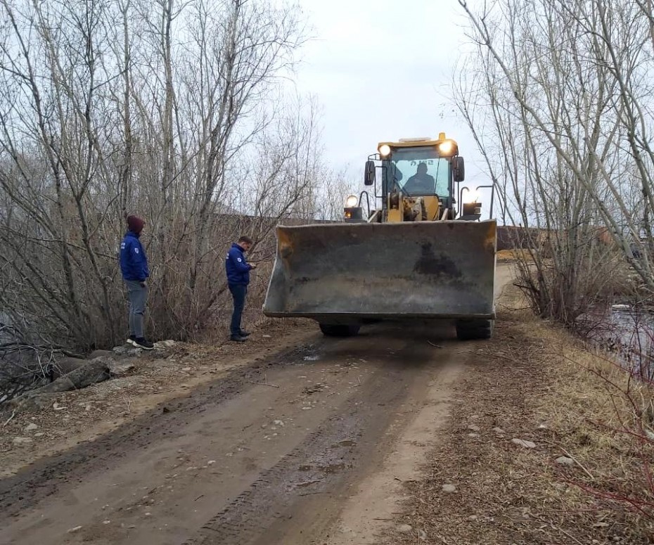 В селе Пригородный восстановили поврежденную паводком дорогу