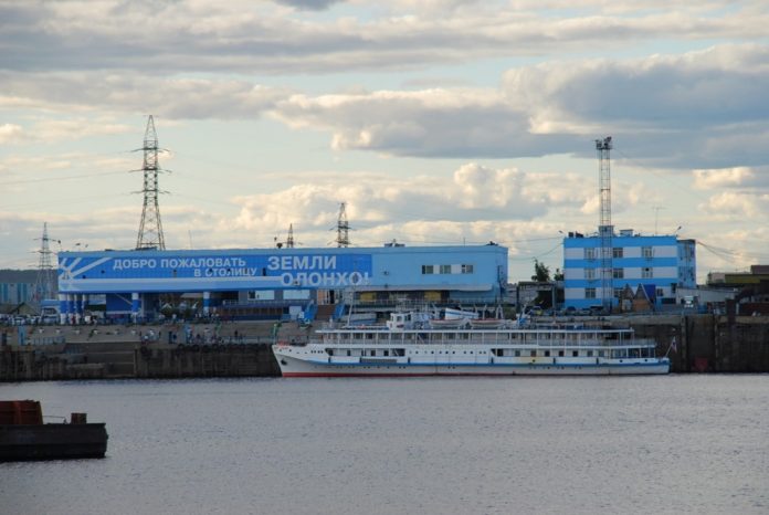 Сотрудники транспортной полиции выявили подростков, гулявших на территории речного порта Якутска