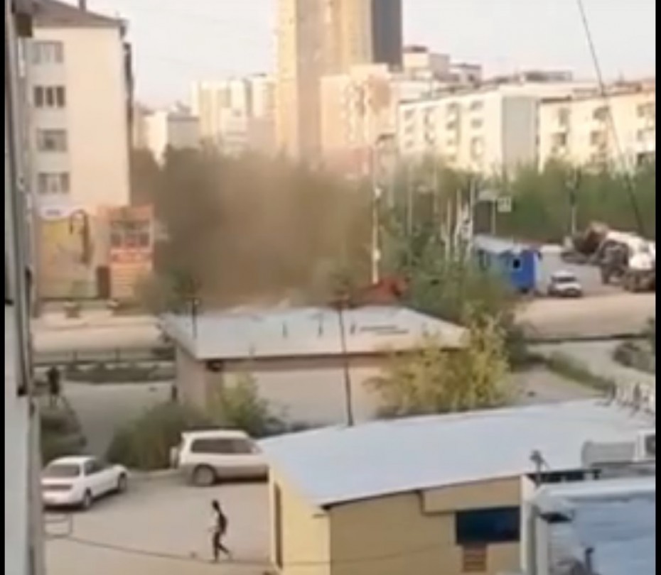Бахнуло при ремонте газовой трубы на Петра Алексеева в Якутске (Видео)