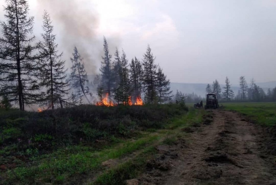 Задымление в Якутске связано с тремя пожарами в  окрестностях города