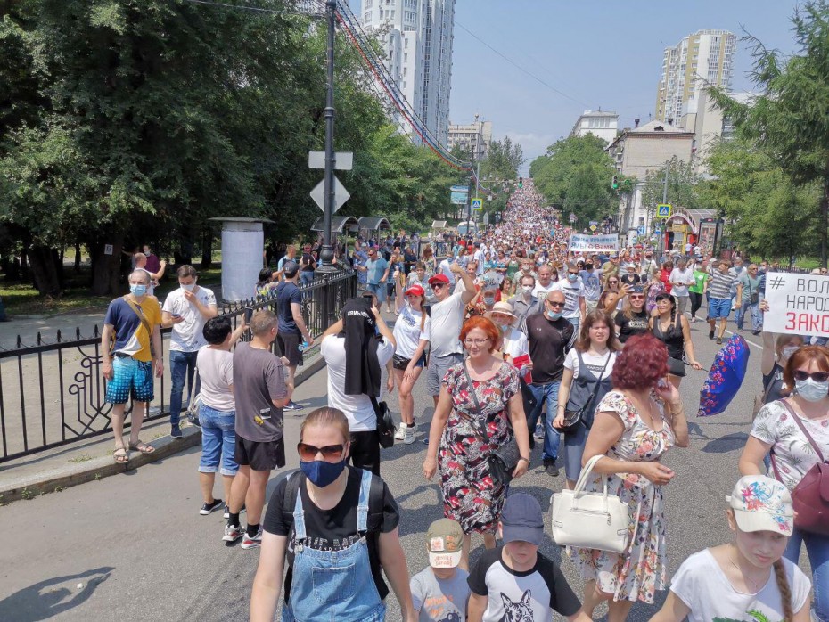 Более 80 тысяч человек вышли в жару на митинг "За Фургала" в Хабаровске