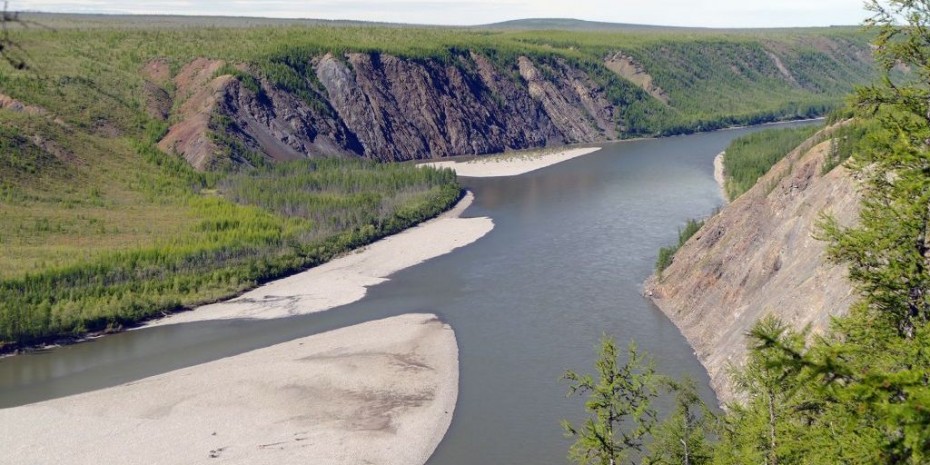 По факту загрязнения реки Адыча в Верхоянском районе Якутии проводится проверка