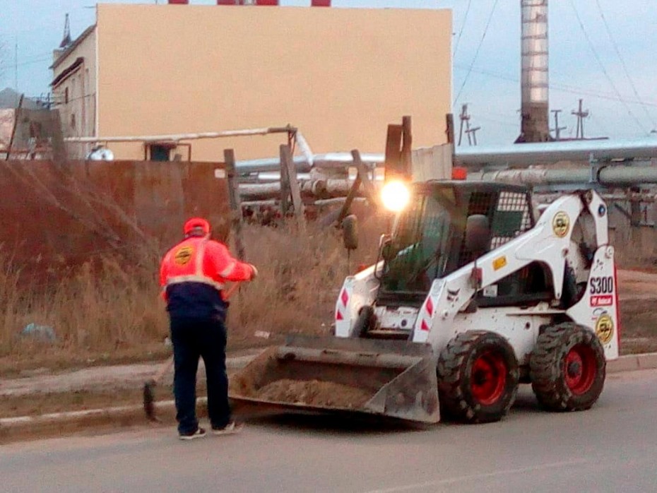 Плановая уборка пыли и ямочный ремонт улиц в Якутске 5 августа