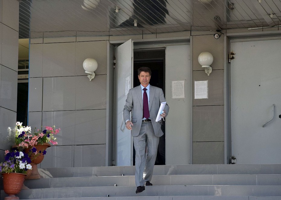 Ищут повод: Прокуратура затребовала личное дело Владимира Федорова, переданное в избирательную комиссию Якутска