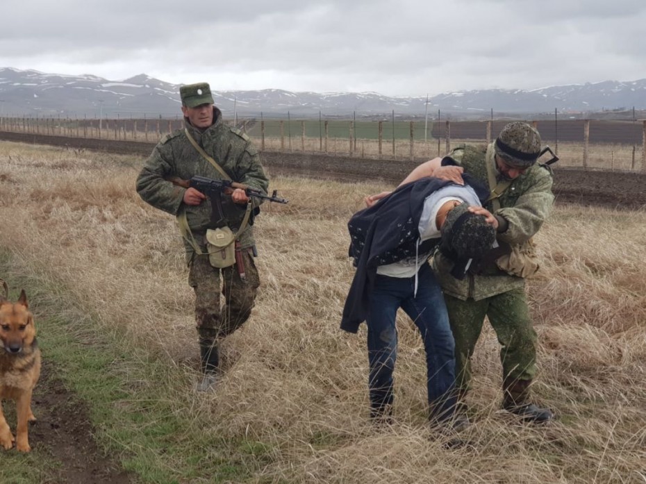 Пьяный житель Магаданской области проник на пограничную заставу и устроил дебош