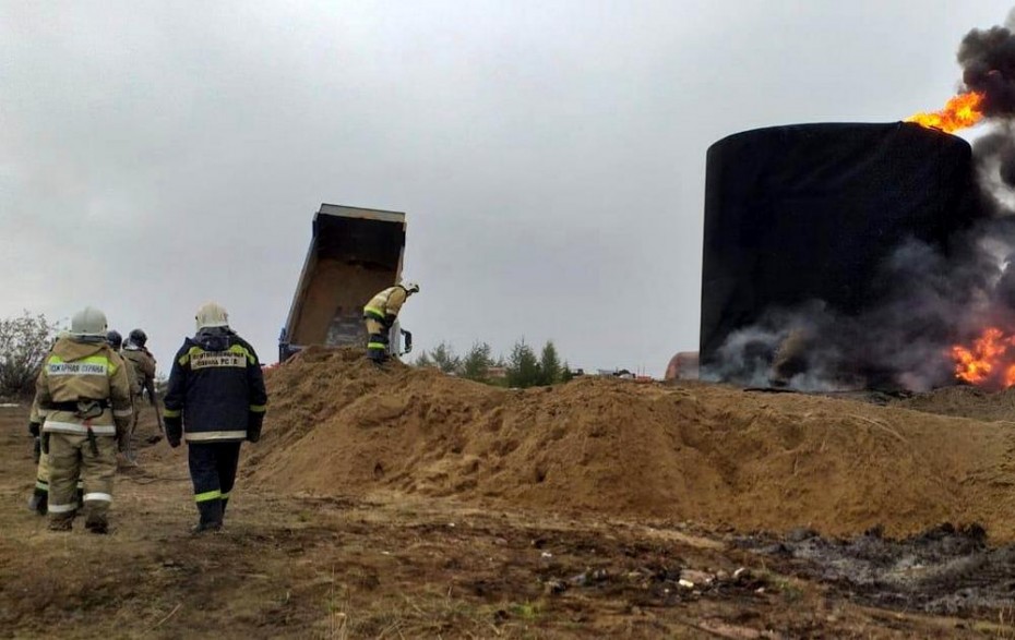 Возгорание на нефтескладе в Саскылахе уменьшилось