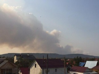 Фотофакт: Лесной пожар в Вилюйском районе приближается к поселку Кысыл-Сыр