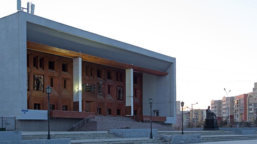 Театры и кинотеатры будут работать в половину загрузки - ограничительные меры в Якутии продлены до 1 октября