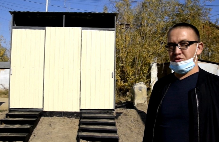 В ожидании переселения: В Якутске обновили туалеты в неблагоустроенном деревянном фонде