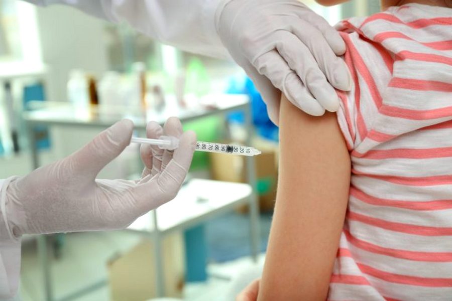 Более 22 тысяч школьников Якутска получили прививку от сезонного гриппа и ОРВИ