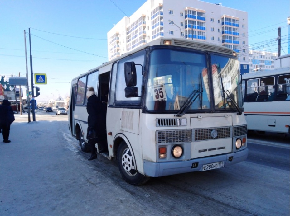 За нарушение условий: Мэр Якутска анонсировала расторжение договоров с четырьмя автобусными маршрутами