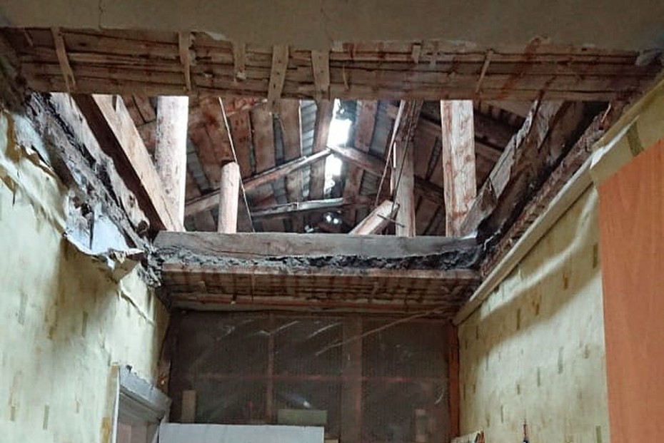 Причины обрушения потолка в квартире жилого дома выясняет прокуратура Якутска