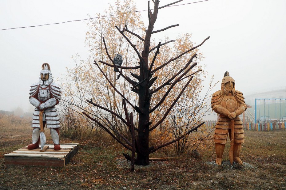 Ростовые фигуры якутских воинов украсили территорию исправительной колонии №1 в Якутске
