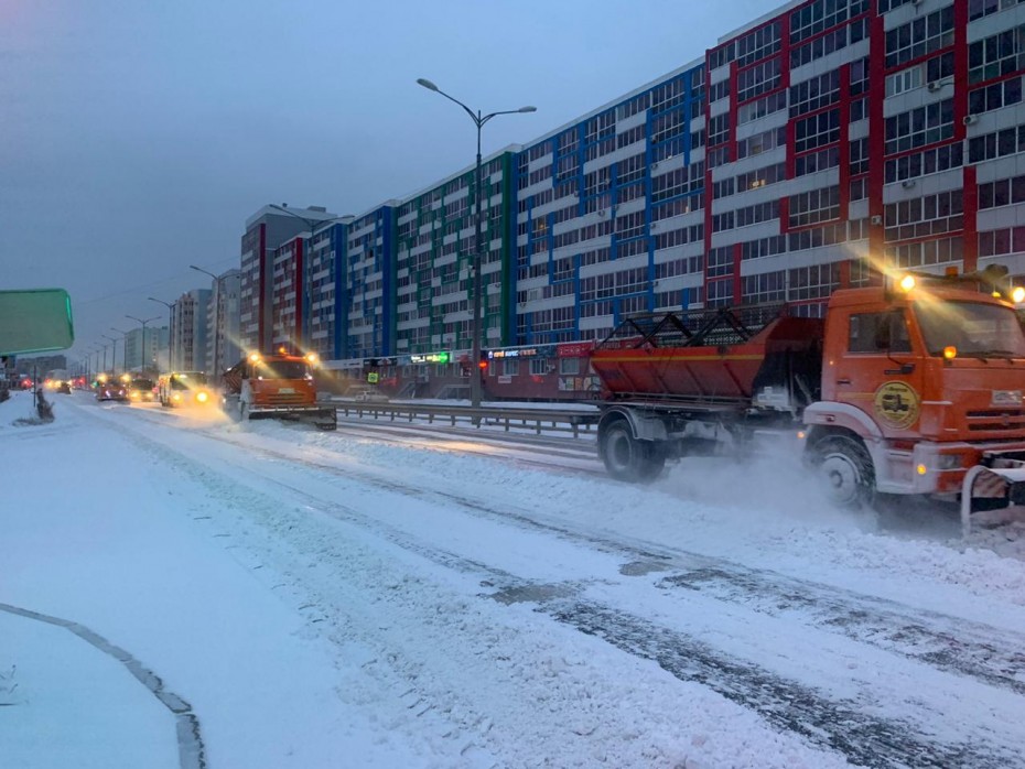 Уборку снега с улиц проводит АО «Якутдорстрой»