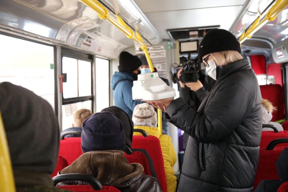 Рециркулятор для обеззараживания воздуха в пассажирском автобусе протестировали в Якутске