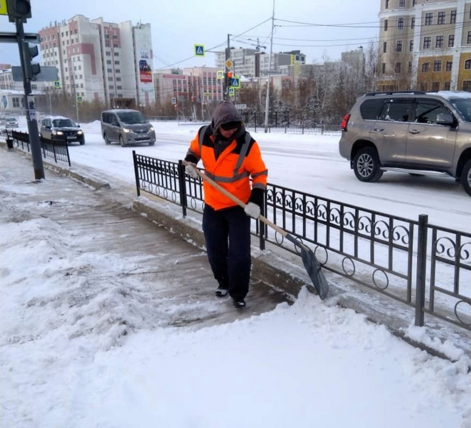 Более 24 тысяч кубометров снега вывезено с улиц и тротуаров в Якутске
