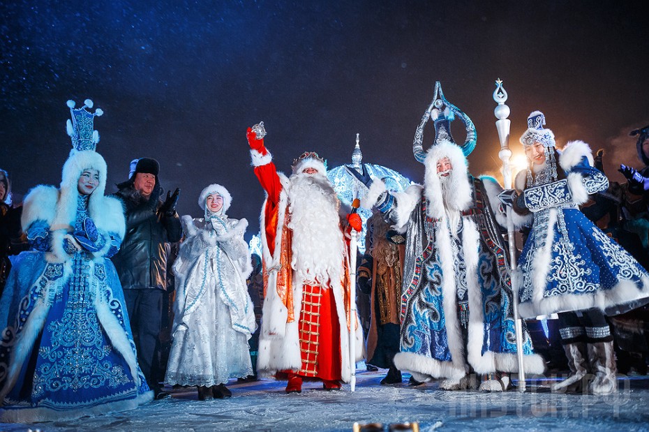 «Зима начинается с Якутии»: Первая новогодняя ёлка России зажигается в Якутии