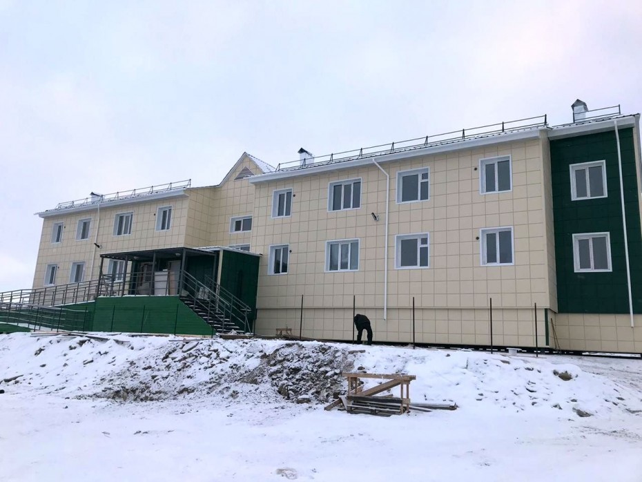 Поликлиника в поселке Батагай и жилой дом в селе Оленек получили заключение о соответствии