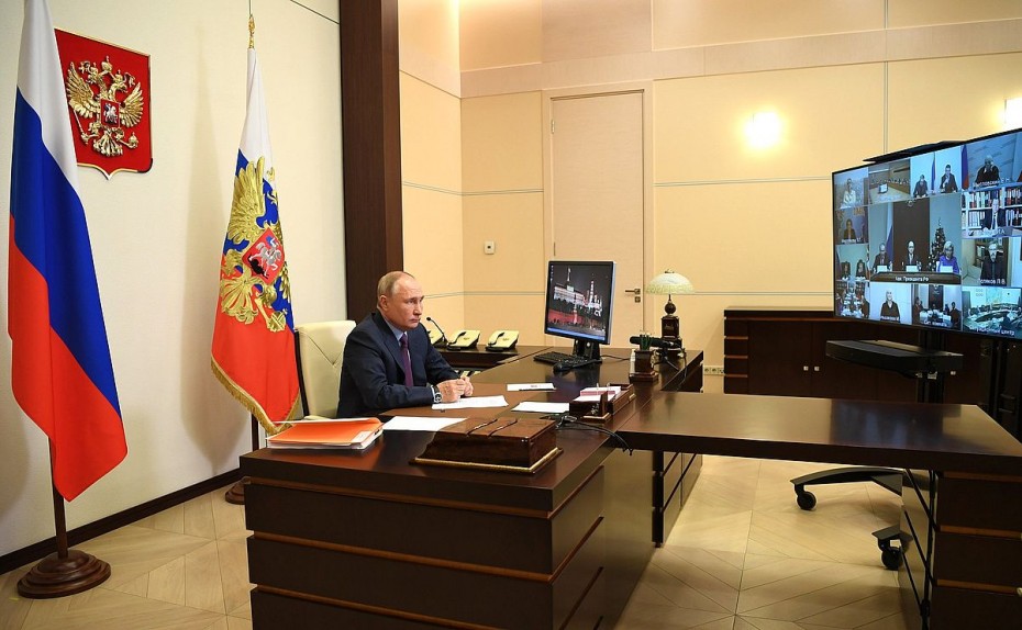 Закон о дополнительных гарантиях неприкосновенности для экс-президента подписал Путин